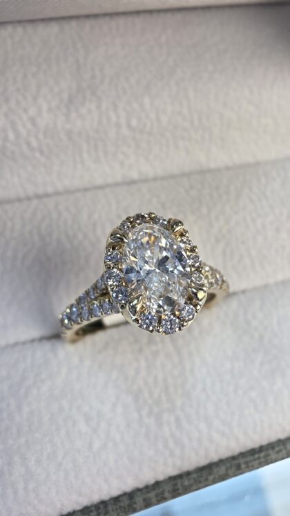 Ring Engagement Oval Diamond 0.1CT T6